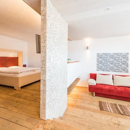 Landgut Edelweiss Bed & Breakfast 4*